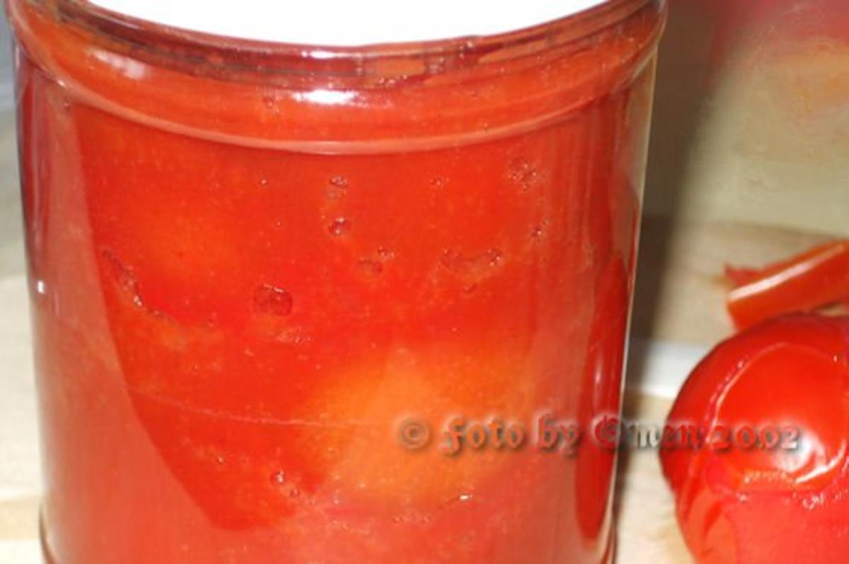Eingemachtes: Tomaten, gehäutet und eingekocht - Rezept