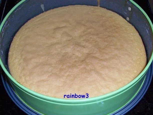 Rezept: Backen: Dreifarbige Geburtstags-Buttercreme-Torte Bild Nr. 3 Backen: Dreifarbige Geburtstags-Buttercreme-Torte - Rezept - Bild Nr. 3