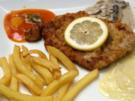 Original Wiener Schnitzel mit Pommes Frites, dazu drei warme Überraschungen - Rezept