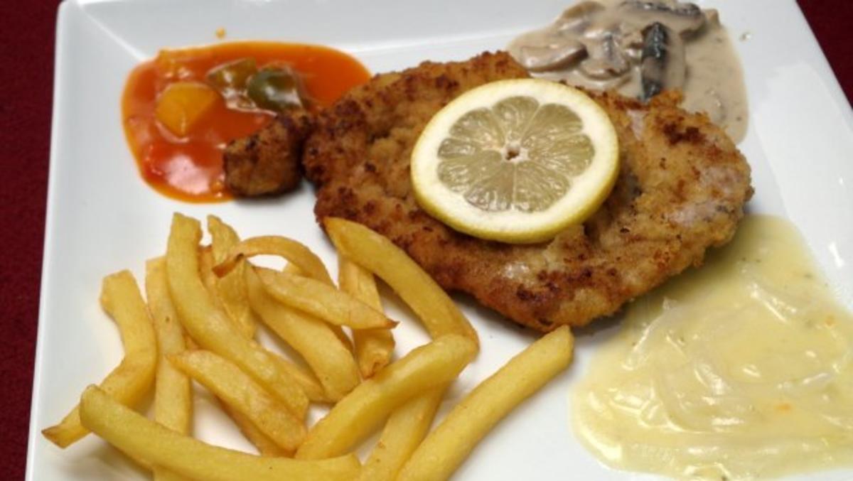 Bilder für Original Wiener Schnitzel mit Pommes Frites, dazu drei warme Überraschungen - Rezept