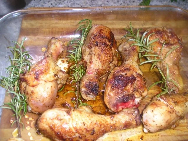 Hähnchenunterkeulen mit Rosmarinkartoffeln - Rezept - Bild Nr. 3