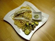 Rezept: Gebratener Zander mit Krรคuterbutter auf Bandnudeln Gebratener Zander mit Krรคuterbutter auf Bandnudeln - Rezept
