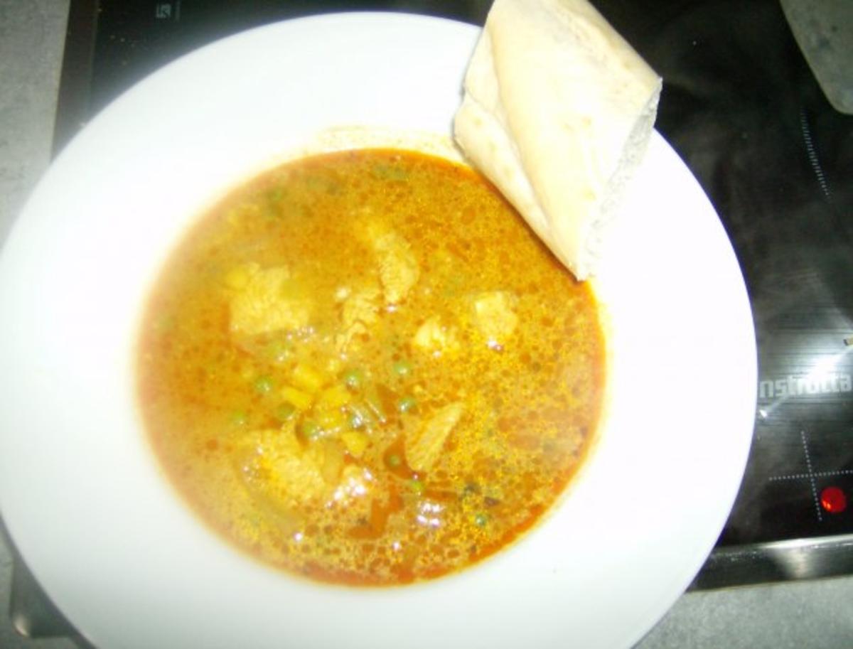 Bilder für Currysuppe mit Putenbrustfilet - Rezept