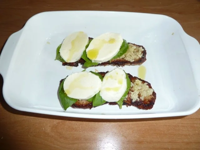 Schweineschnitzel mit Knoblauch und Mozzarella - Rezept - Bild Nr. 2