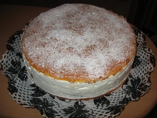 Rezept: Leichte Himbeer-Quark-Sahne-Torte Leichte Himbeer-Quark-Sahne-Torte - Rezept