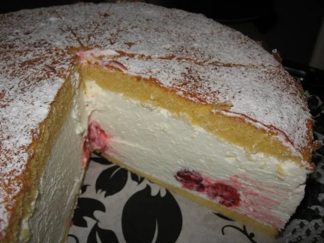 Rezept: Leichte Himbeer-Quark-Sahne-Torte Bild Nr. 4 Leichte Himbeer-Quark-Sahne-Torte - Rezept - Bild Nr. 4