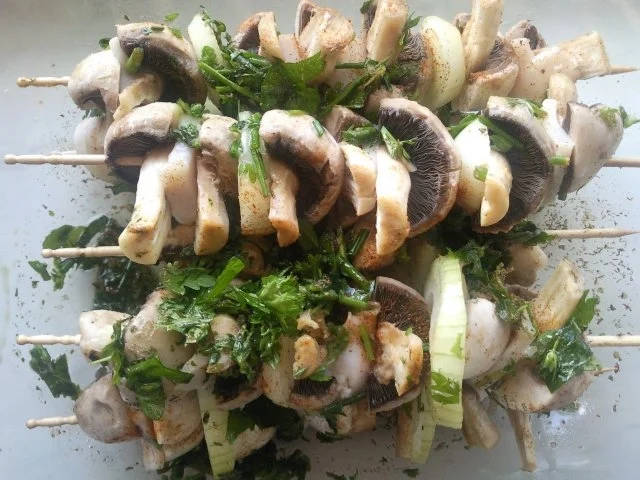Rezept: Champignonkräuterspieße Bild Nr. 2 Champignonkräuterspieße - Rezept - Bild Nr. 2