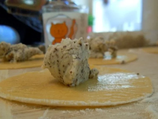 Rezept: Mohn-Tortelloni mit Erdbeersauce Bild Nr. 7 Mohn-Tortelloni mit Erdbeersauce - Rezept - Bild Nr. 7