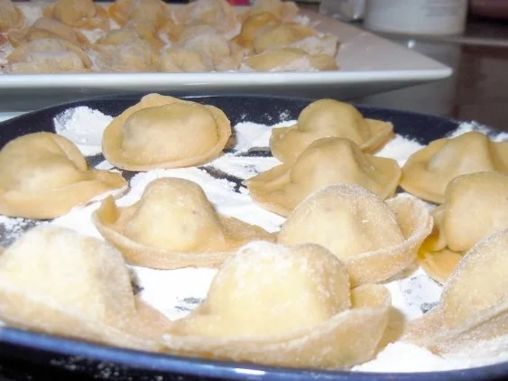 Rezept: Mohn-Tortelloni mit Erdbeersauce Bild Nr. 9 Mohn-Tortelloni mit Erdbeersauce - Rezept - Bild Nr. 9