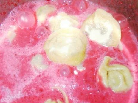 Rezept: Mohn-Tortelloni mit Erdbeersauce Bild Nr. 10 Mohn-Tortelloni mit Erdbeersauce - Rezept - Bild Nr. 10