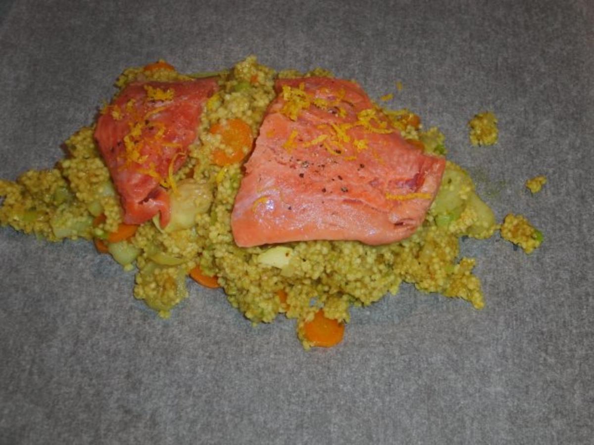 Fisch : Lachsfilet auf  Couscous mit Spargel und Karotten in Curry - Rezept - Bild Nr. 7
