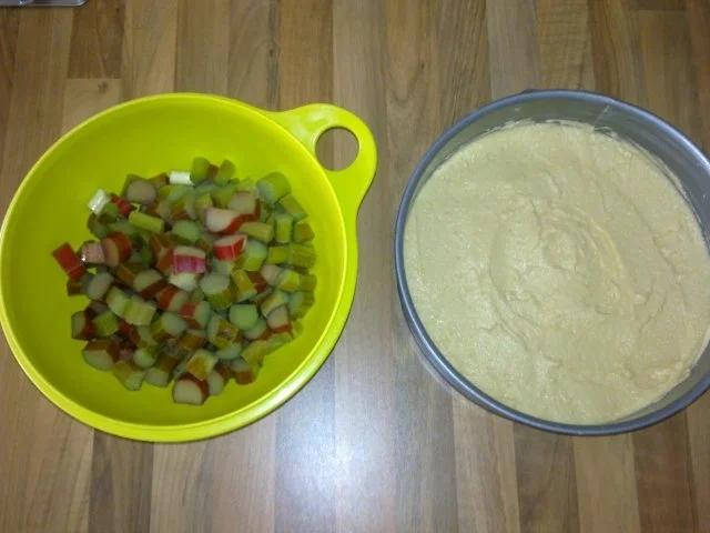 Rezept: Holsteinischer Rhabarberkuchen Bild Nr. 3 Holsteinischer Rhabarberkuchen - Rezept - Bild Nr. 3