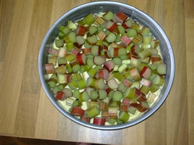 Rezept: Holsteinischer Rhabarberkuchen Bild Nr. 4 Holsteinischer Rhabarberkuchen - Rezept - Bild Nr. 4