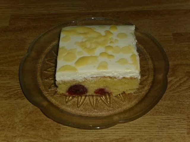 Rezept: Eierlikör-Kirschschnitten Eierlikör-Kirschschnitten - Rezept