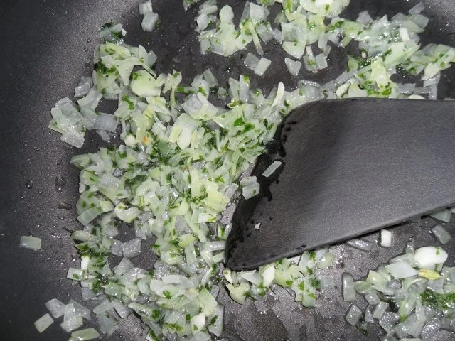 Rezept: Hackbällchen mit Rosinen an Erdnuss-Sauce Bild Nr. 3 Hackbällchen mit Rosinen an Erdnuss-Sauce - Rezept - Bild Nr. 3