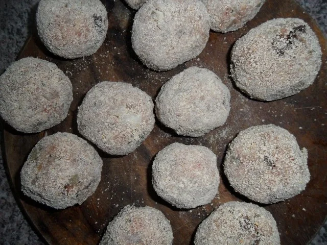 Rezept: Hackbällchen mit Rosinen an Erdnuss-Sauce Bild Nr. 8 Hackbällchen mit Rosinen an Erdnuss-Sauce - Rezept - Bild Nr. 8