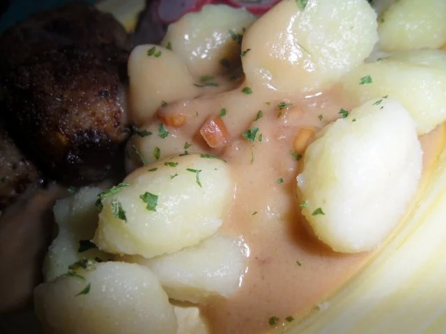 Rezept: Hackbällchen mit Rosinen an Erdnuss-Sauce Bild Nr. 12 Hackbällchen mit Rosinen an Erdnuss-Sauce - Rezept - Bild Nr. 12