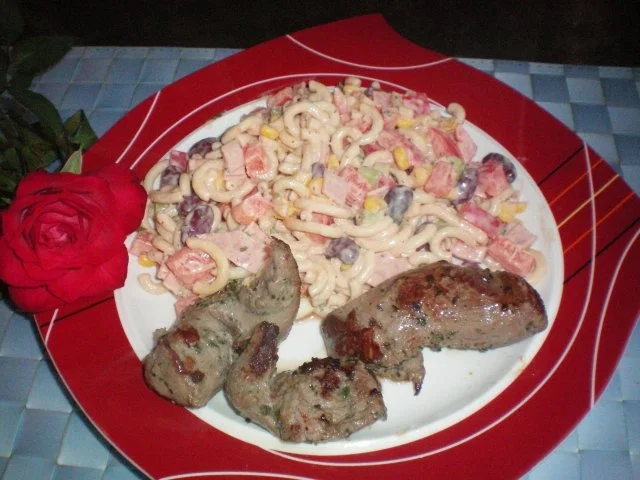 BUNTER NUDELSALAT MIT KRÄUTER-LAMM - Rezept