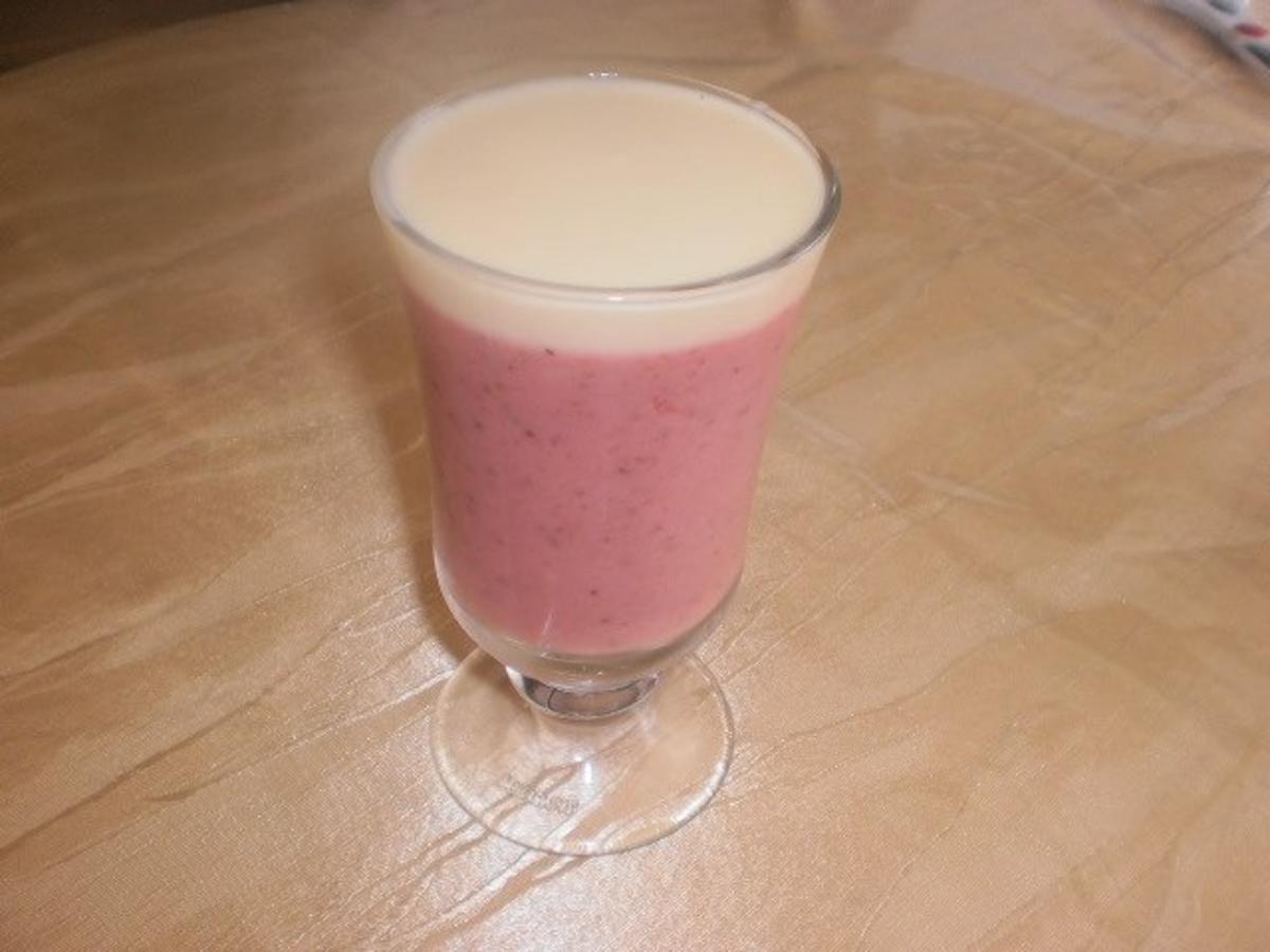 Erdbeeren-Buttermilch-Dessert - Rezept mit Bild - kochbar.de