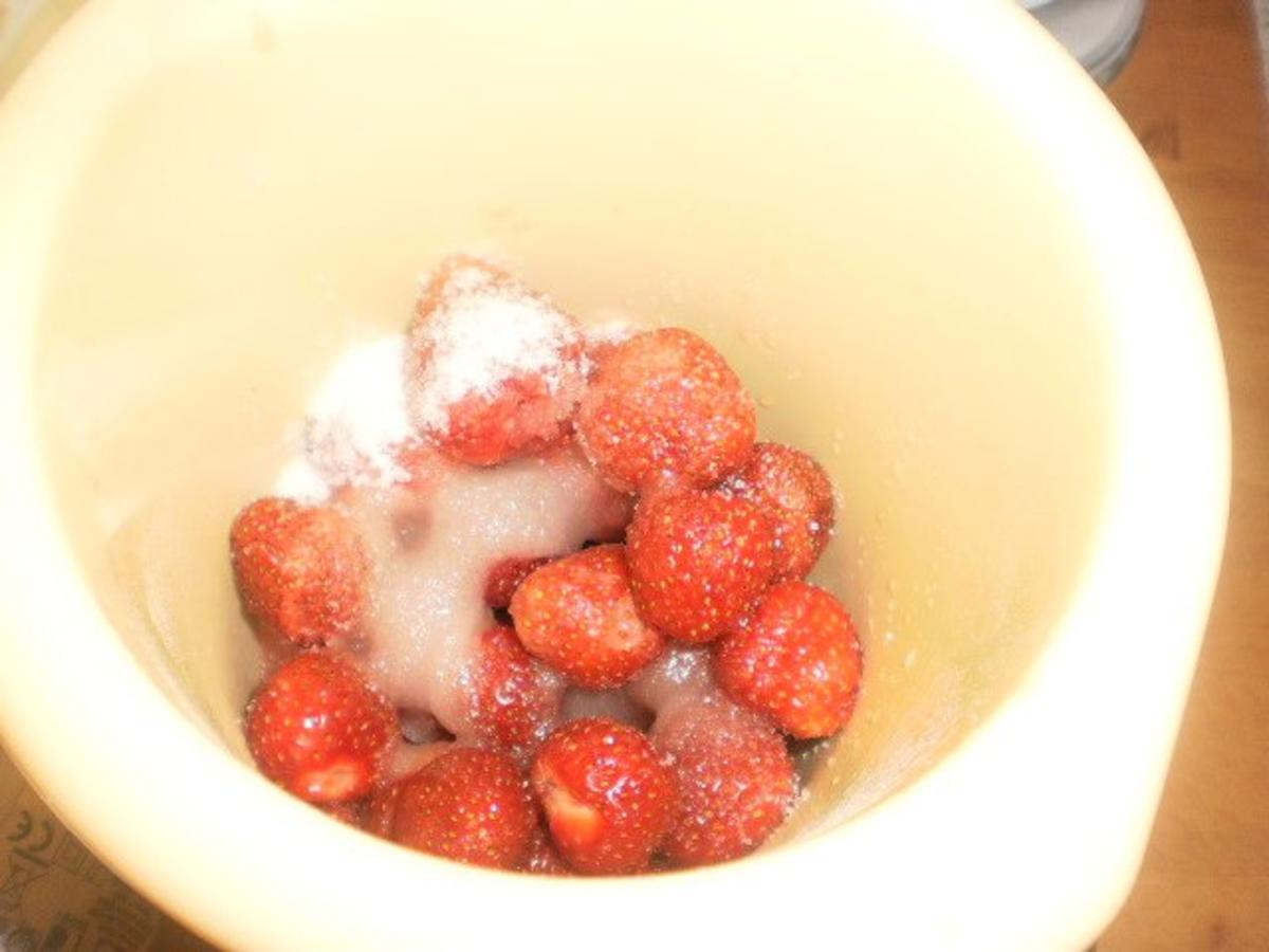 Erdbeeren-Buttermilch-Dessert - Rezept - Bild Nr. 2