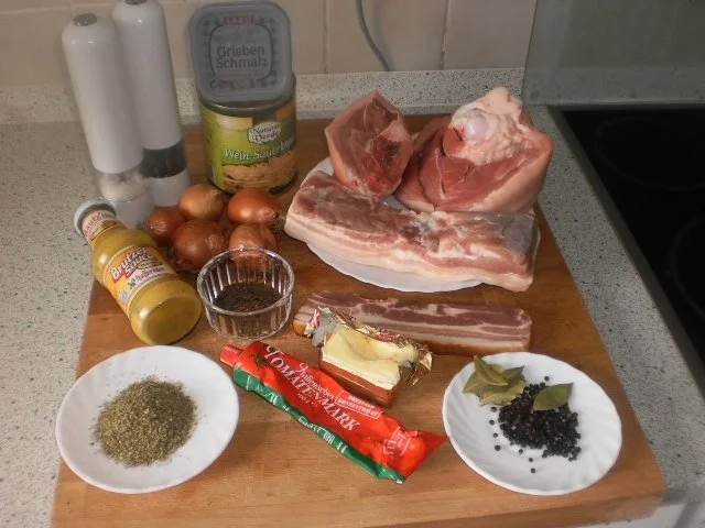 Eisbein und Schweinebauch geschmort~Kümmelsauerkraut - Rezept - Bild Nr. 2