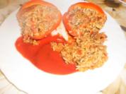 Gefüllte Paprikaschote mit Tomatenreis und Hack - Rezept