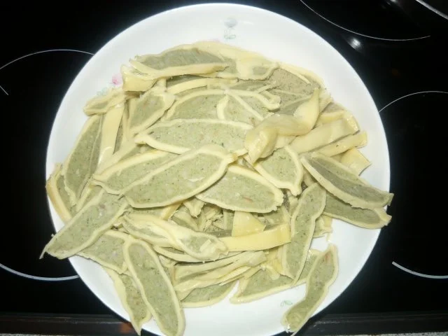 Annanas-Maultaschenpfanne mit Pilzen und Pfefferminze/Tomatensalat - Rezept - Bild Nr. 2