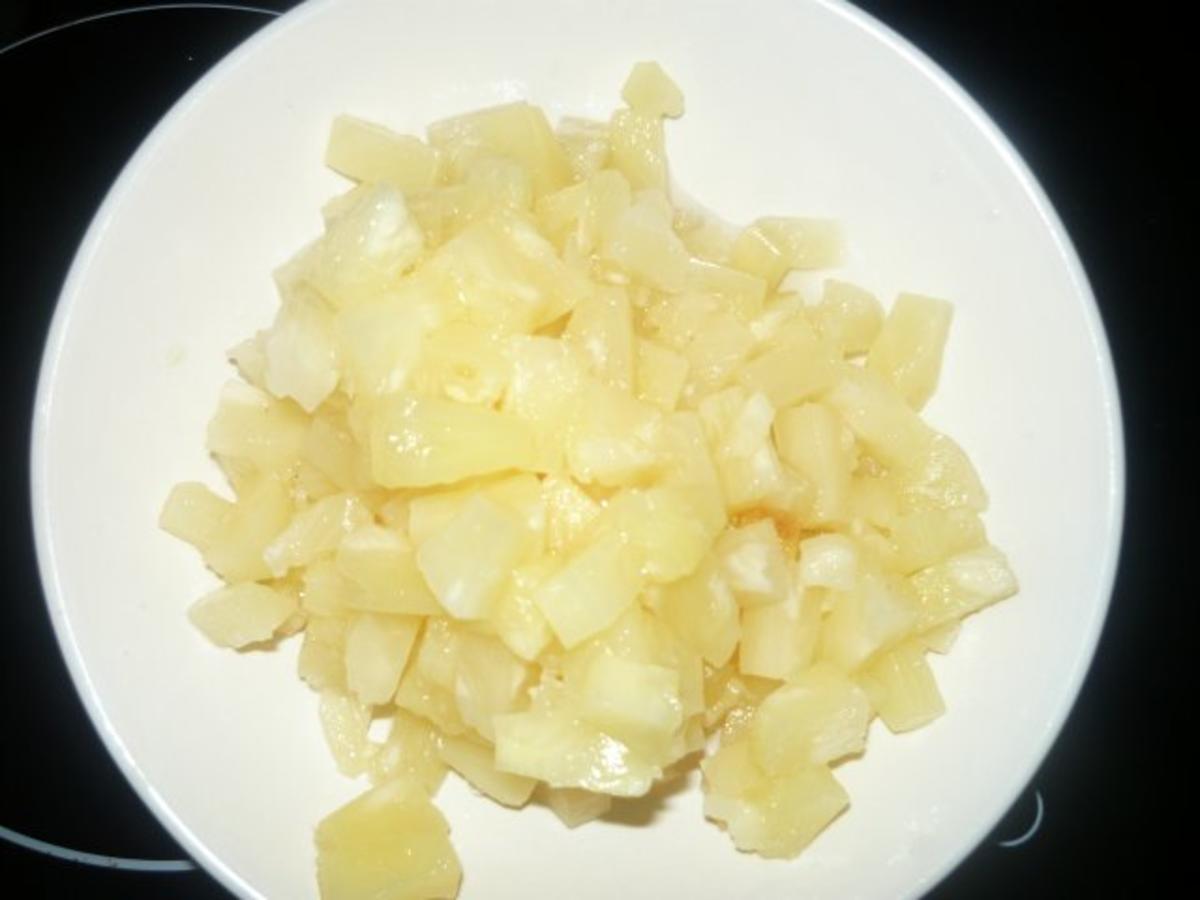 Annanas-Maultaschenpfanne mit Pilzen und Pfefferminze/Tomatensalat - Rezept - Bild Nr. 4