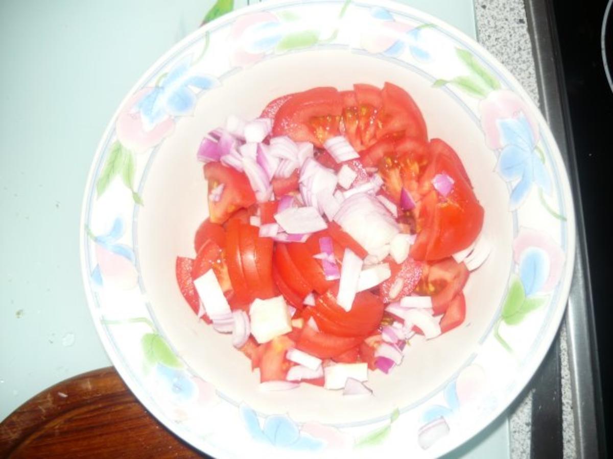 Annanas-Maultaschenpfanne mit Pilzen und Pfefferminze/Tomatensalat - Rezept - Bild Nr. 7
