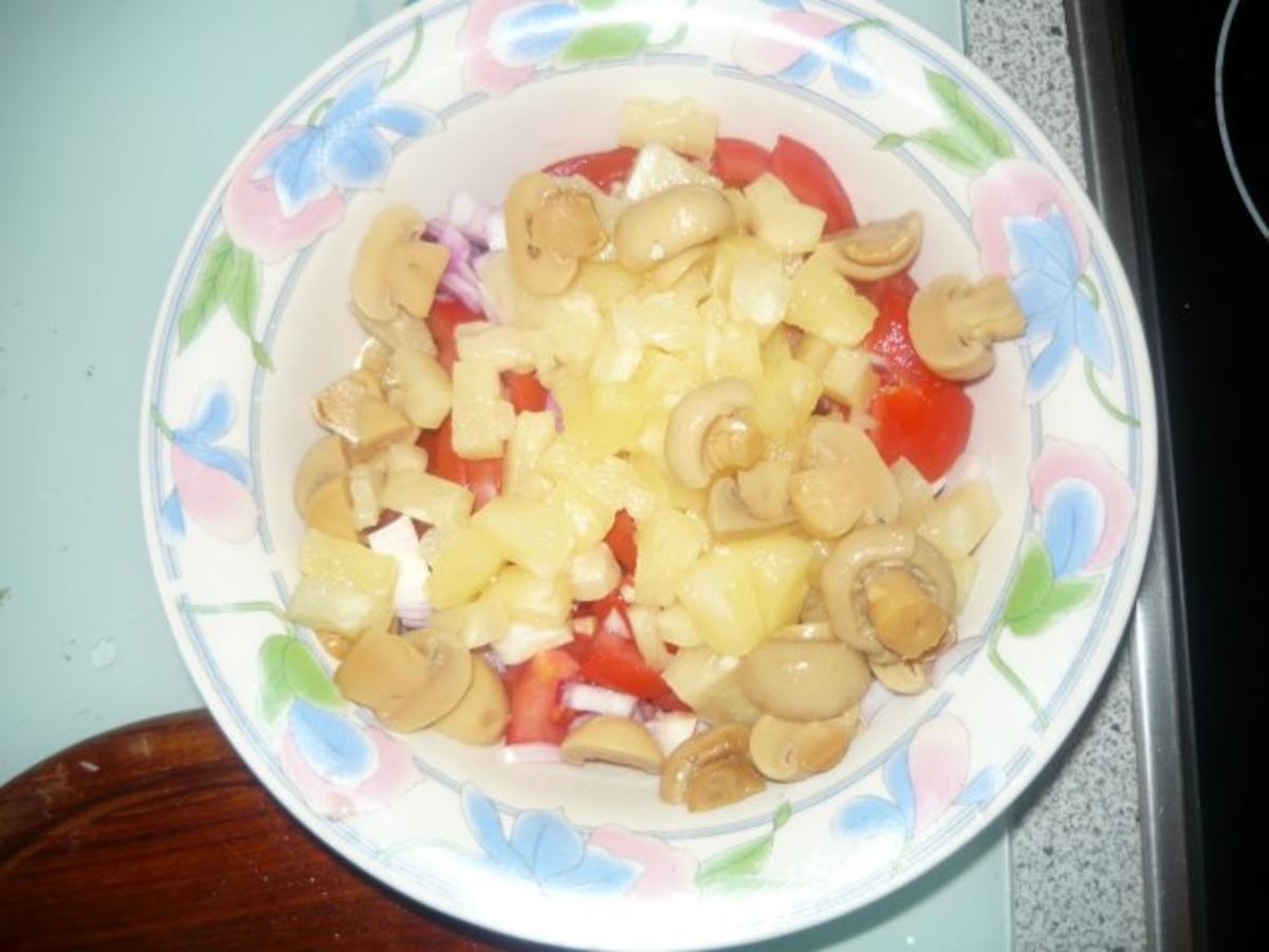 Annanas-Maultaschenpfanne mit Pilzen und Pfefferminze/Tomatensalat - Rezept - Bild Nr. 8