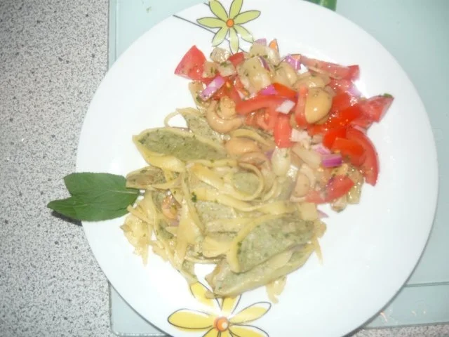 Annanas-Maultaschenpfanne mit Pilzen und Pfefferminze/Tomatensalat - Rezept - Bild Nr. 10