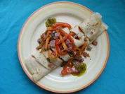 Pfannkuchenröllchen mit Gemüsefüllung - Rezept