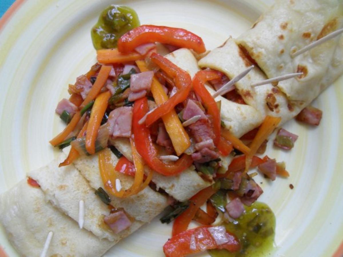 Pfannkuchenröllchen mit Gemüsefüllung - schnell & einfach - von Miez Pfannkuchenröllchen mit Gemüsefüllung - schnell & einfach - von Miez