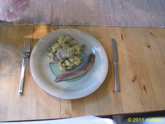 Rezept: Hauptgericht - Neuer Matjes im und am Kartoffelsalat Bild Nr. 2 Hauptgericht - Neuer Matjes im und am Kartoffelsalat - Rezept - Bild Nr. 2