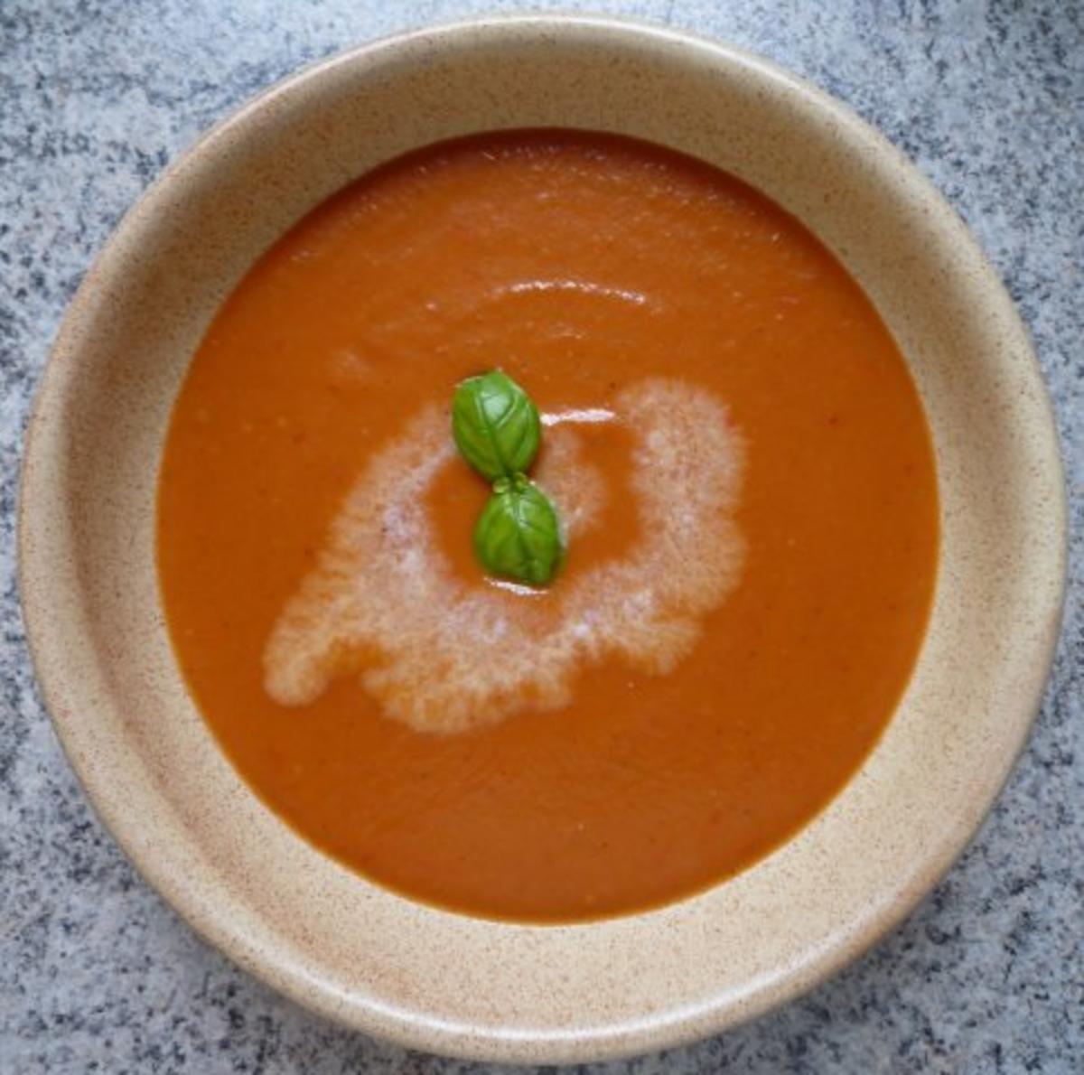 Tomatensuppe leichte fettarme Tomatensuppe mit Kräutern - Rezept mit ...