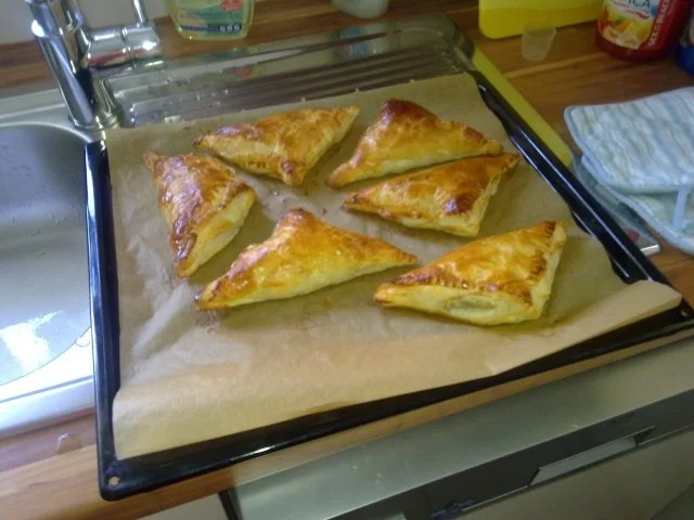 Rezept: Blätterteigecken mit Vollkorn-Zucchini-Frischkäse-Füllung Bild Nr. 5 Blätterteigecken mit Vollkorn-Zucchini-Frischkäse-Füllung - Rezept - Bild Nr. 5