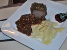 Gekräuterter Hirschrücken mit Pilz-Balsamico-Sauce - Rezept