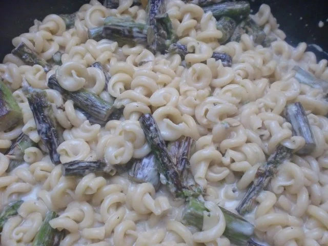 Nudeln und grüner Spargel in cremiger Gorgonzolasoße - Rezept - Bild Nr. 3