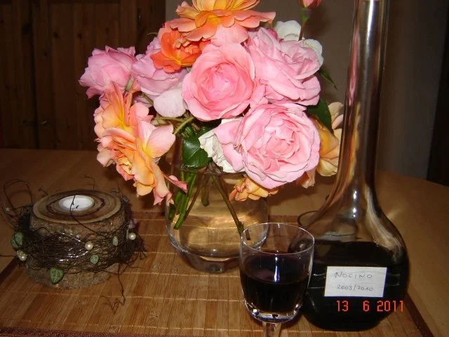 Liköre : Nocino ( Nuss-Schnäpsle )   Bilder.... - Rezept