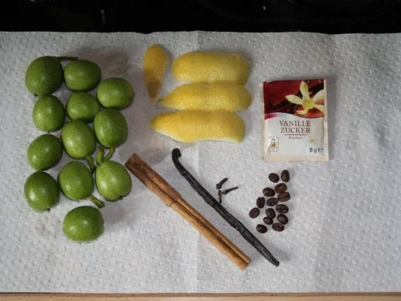 Liköre : Nocino ( Nuss-Schnäpsle )   Bilder.... - Rezept - Bild Nr. 3