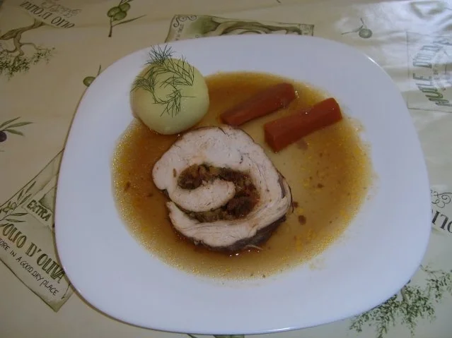 Putenrolle mit Oliven-Kräuterfüllung - Rezept