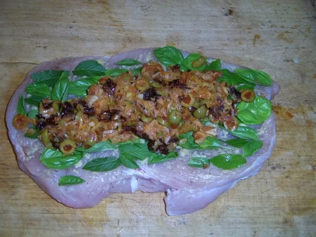 Putenrolle mit Oliven-Kräuterfüllung - Rezept - Bild Nr. 12
