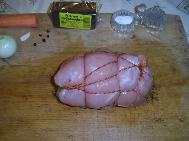 Putenrolle mit Oliven-Kräuterfüllung - Rezept - Bild Nr. 13