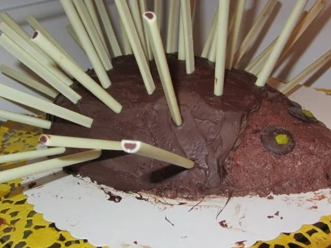 Schokoladenkuchen in Igelform - Rezept - Bild Nr. 3
