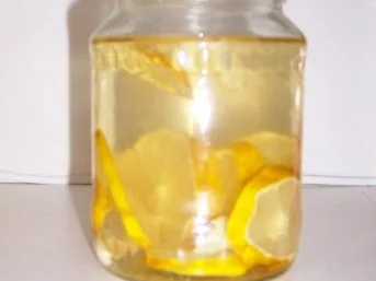 Rezept: Gewürz: Zitronen-Knoblauch-Essig Gewürz: Zitronen-Knoblauch-Essig - Rezept