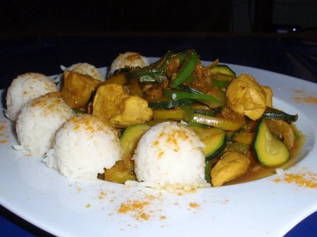 Rezept: Hähnchen-Gemüse-Pfanne mit Basmatireis Hähnchen-Gemüse-Pfanne mit Basmatireis - Rezept