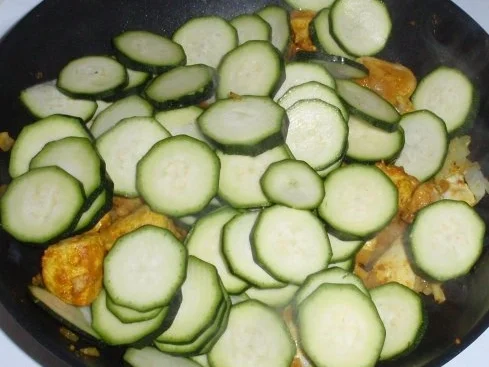 Rezept: Hähnchen-Gemüse-Pfanne mit Basmatireis Bild Nr. 7 Hähnchen-Gemüse-Pfanne mit Basmatireis - Rezept - Bild Nr. 7