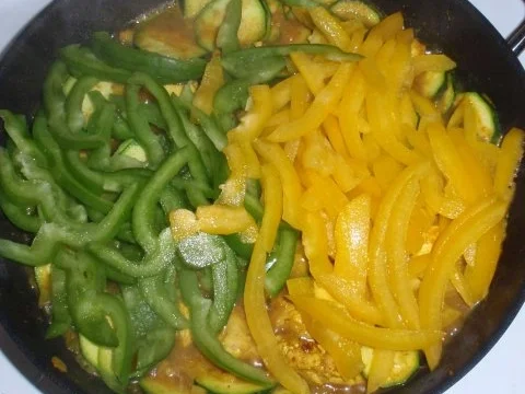 Rezept: Hähnchen-Gemüse-Pfanne mit Basmatireis Bild Nr. 9 Hähnchen-Gemüse-Pfanne mit Basmatireis - Rezept - Bild Nr. 9