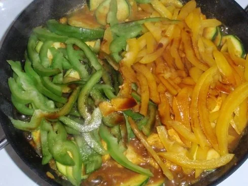 Rezept: Hähnchen-Gemüse-Pfanne mit Basmatireis Bild Nr. 10 Hähnchen-Gemüse-Pfanne mit Basmatireis - Rezept - Bild Nr. 10