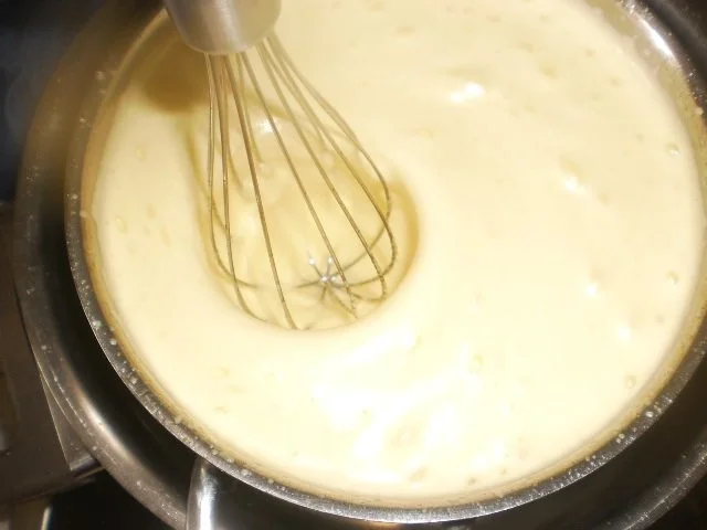 Zabaione mit Johanissbeerensoße und Mandel-Crunch - Rezept - Bild Nr. 7